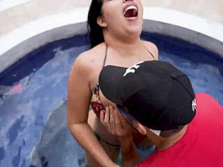 Szefowa wyciąga z basenu i uwodzi do ostrego seksu Laluceroficial