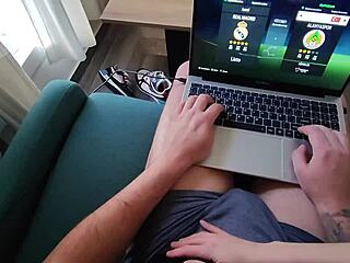 mi novio quiere jugar fifa y yo quiero jugar con su polla