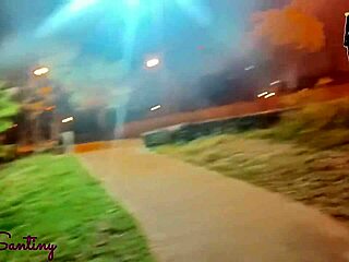 Safada de Goiânia bends over on all fours in the public square and then sucks on that enormous cock outdoors.