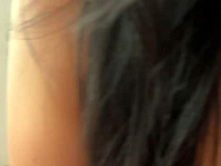 Hermanastra knocks on my door asking for a favor