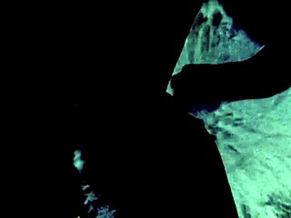 Vintage babička odhaluje chlupatou zralou kundu v retro milf sólu z mého tajného života