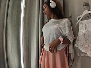 chica gets recorded in fitting room everyone sees her naked with ebony ass and tits exposed