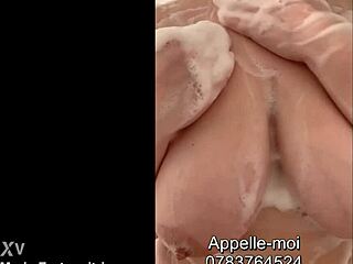 ميلف فرنسية سمينة تدلك بزازها الكبيرة سراً في الدش - بتغريك؟