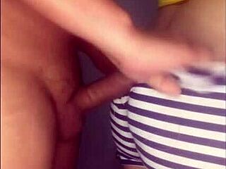 I uh follando a mi hermanastra and like acabada en su boca y'know?