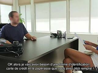 Hej, loan4k scéna s naivní chudou 18+ holkou v kancelářském pohovoru, skrytá kamera POV prstění a masturbace