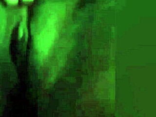 ma collègue se masturbe dans la douche en se filmant et m'envoie la vidéo excitante 😏