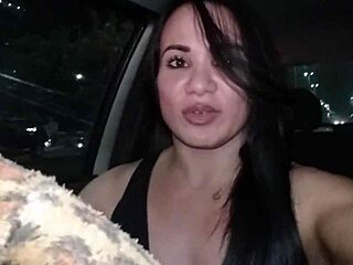 De volta a putaria na reabertura do cinema with Brazilian brunette in public doggystyle