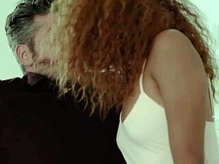 jeg klarer ikke motstå mens stefar knuller vettet ut av het ebony stjernedatter med stor interracial kuk