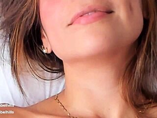 Imádom maszturbálni nagy seggem-cicim webkamerán chaturbate tetonaként