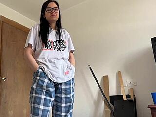 表弟媳我来访独处时在家发骚了