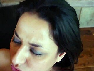 Cockfucker xxx vapauttaa villin himon! Valuva pillu ottaa kovan pikapanon kunnes orgasmi iskee