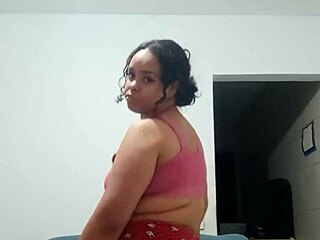 putinha dances funk hot and strips naked throwing pussy in air