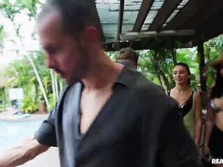 Hostel fosztogatás vad orgiával Reality Kings-től