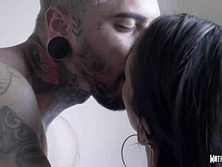 بحب أمص وأتناك من إيفيلين فوكس في تعاون برازيلي حار