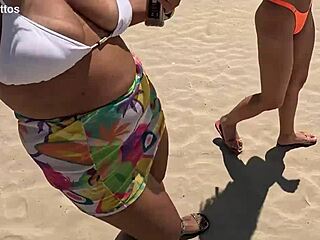 Swingers africanos Casal Mattos en playa con Ninfetinha para orgía al aire libre, creampie anal, mamadas e intercambio de semen interracial