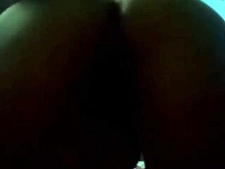 Что делает эту зрелую проститутку такой горячей и готовой к ебле на каждом тусовке?