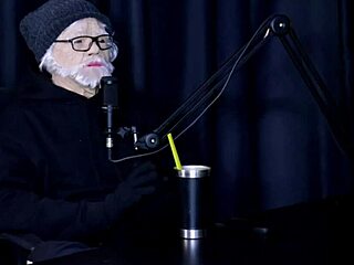 Did you ever think I'd record with Kidi Bengala enjoying the exhibitionist part making deals while the old guy licks a pussy - Flor de Damiana on Sheer Red?