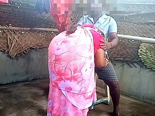 Tia indiana de sari fode quente com novinho 18+