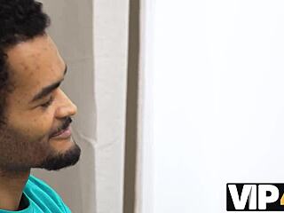 孕妻沙发享受性爱老公近看，孕妇沙发性交