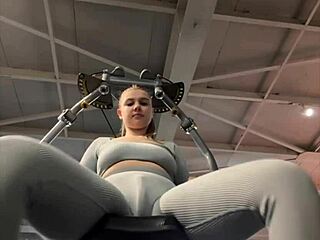 masturbating so hard in the gym with my big ass shaking 💦🏋️‍♀️