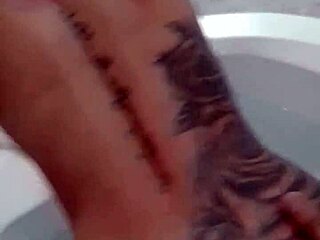 Acompanhante Faz Boquete Bem Babado e Depois da a Buceta Gostosa na Hidromassagem no Motel