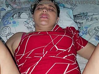 Hej blond kurba, hočeš me trdo jebat pred spanjem zvečer?