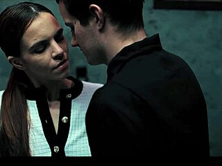 ג'ינג'ית כמו בובה בחדר בריחה סקס פטיש עצירת זמן קשורה לפנים זיון וכוס רטובה