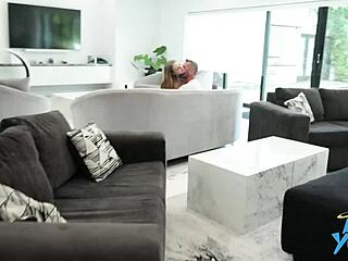 年轻18+ Angel让Manuel Ferrara大屌硬爆狂干紧湿小穴骑乘后入