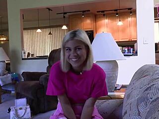 大学生保姆Lilith Grace深喉口交女上骑乘让老板Seth Brogan内射爽翻