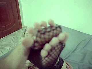 Double Cumshot In Brazilian Milf Footjob!