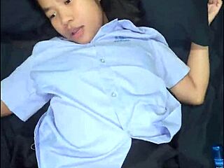 Aku kena kongkek pakai seragam sekolah oleh lelaki putih asing muncung muka