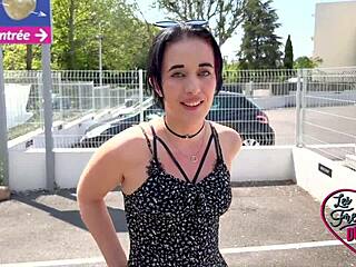 Leila 18ans se gode avant de se faire baiser by that intriguing french slut.