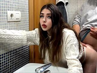 房东收租男友在厨房 他快速浴室操我骚逼