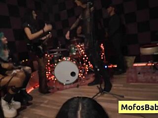 Natural Big Tit Brunette Hooks Up With Sound Guy From Band Backstage - Nia Bleu Brett Maker