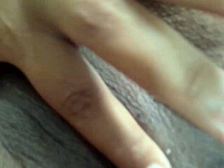 videochamada proibida nicoly mattos leva leitinho na bucetinha e brinca com porra escorrendo na bucetona peludinha até gozar de novo