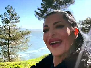 Oh man, Alicia the sudiste coquine really loves that veiny cock in her lingerie 😏🍆