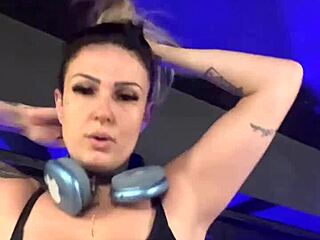 保罗大道健身汗流大奶湿逼让我超硬