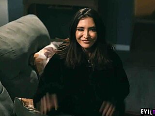 性感闺蜜Jane Wilde和Natalie Knight发现Nathan Bronson偷窥 分享巨屌狂3P