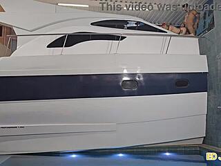 Fudendo Uma Loirinha Sem Camisinha No Iate With Interracial Blowjob And Riding Action