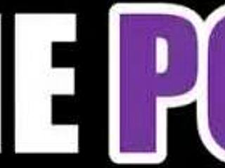 this ebony chick gives an oily footjob from behind with her big ass and toes