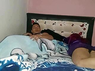 me follo a mi madrastra con tetas grandes naturales y culo grande mientras mi padrastro la deja sola 😈🍑