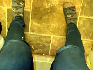 紧身牛仔裤自慰狂潮吹湿透裤子