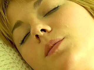 金发美少女18+麦西亚日常假屌高潮狂欢