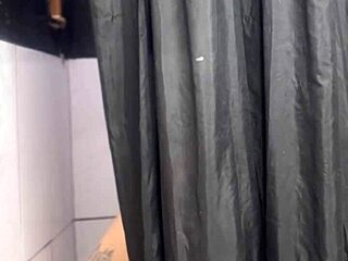 um homem invadiu o vestiário de loja famosa em são paulo e me fodeu sem camisinha 😱 meu cu ficou esfolado de tanta pica gozou dentro