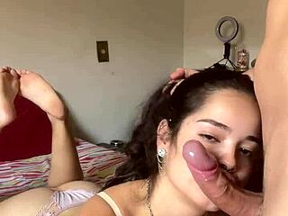 acordei e já gravamos esse sexo oral desleixado deitada na cama com a bunda pra cima e o cabelo amarrado em rabo de cavalo pro wellington prado me engasgar no seu pau grande e rosa