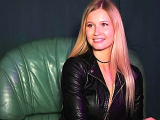 Bože, nesytně sátám tohle dildo přímo u kamery pro tebe