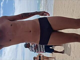 Μόνη σπίτι και ο ετεροθαλής αδερφός μου στραγγίζει τα μεγάλα βυζιά... wait, βυζιά