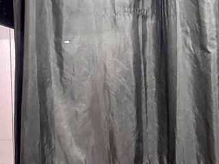 um homem invadiu o vestiário de loja famosa em são paulo e me fodeu sem camisinha 😱 meu cu ficou esfolado de tanta pica gozou dentro