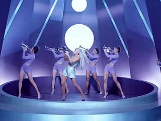 hey, check out ariana grande in focus video