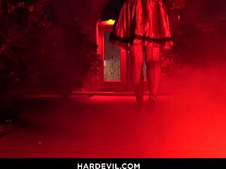 骚小红帽18+被黑怪屌撑爆屁眼！